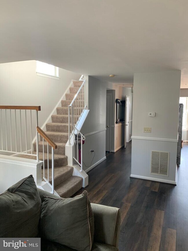 Building Photo - 2063 Pawlet Dr