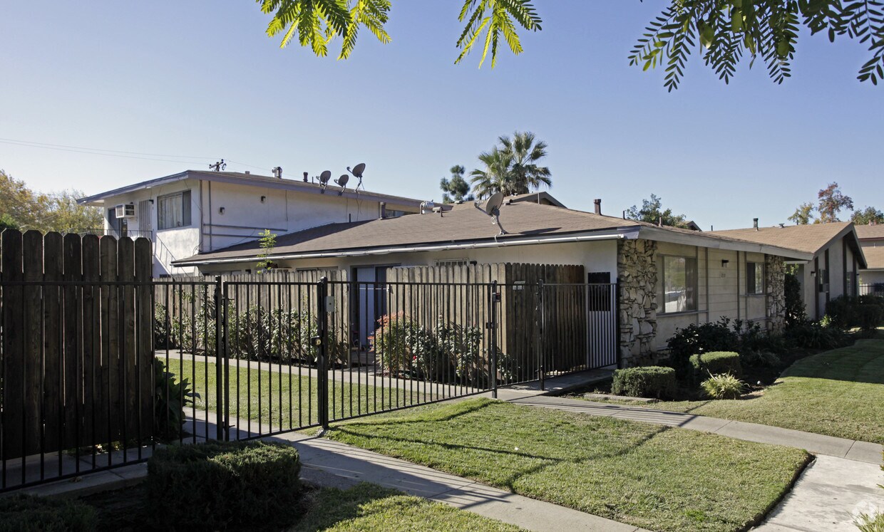 Primary Photo - 1233-1239 W 4th St