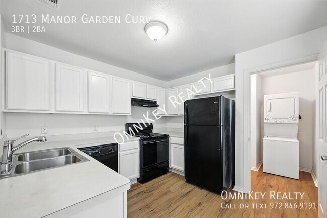 Building Photo - 1713 Manor Garden Curve
