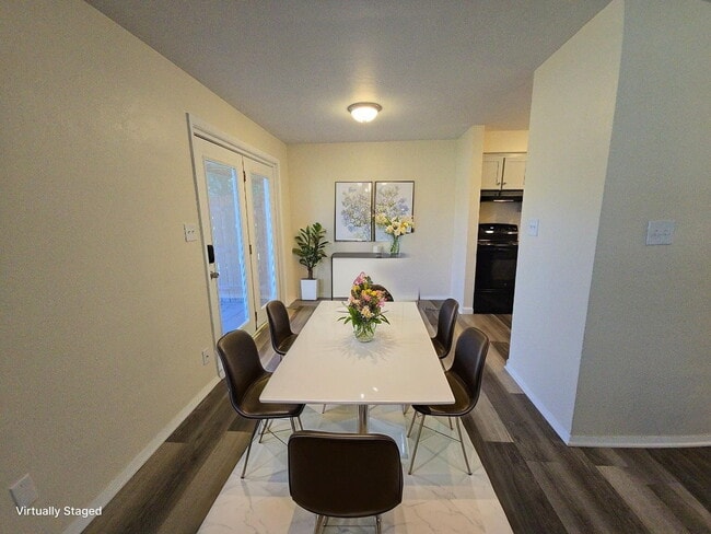 Building Photo - 1005 E Pearl St