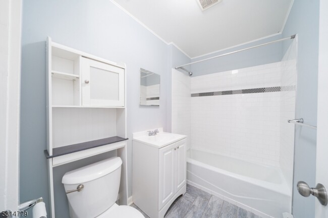 Building Photo - 9 Kling St