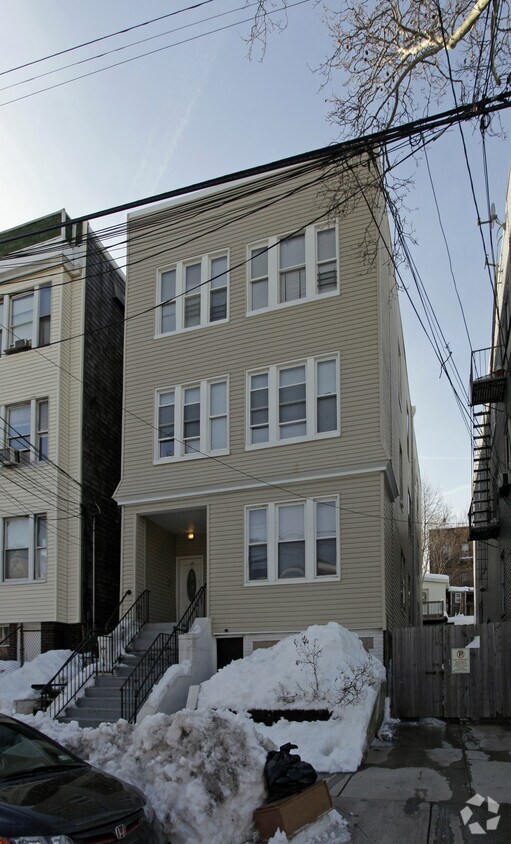Primary Photo - 69 Randolph Ave
