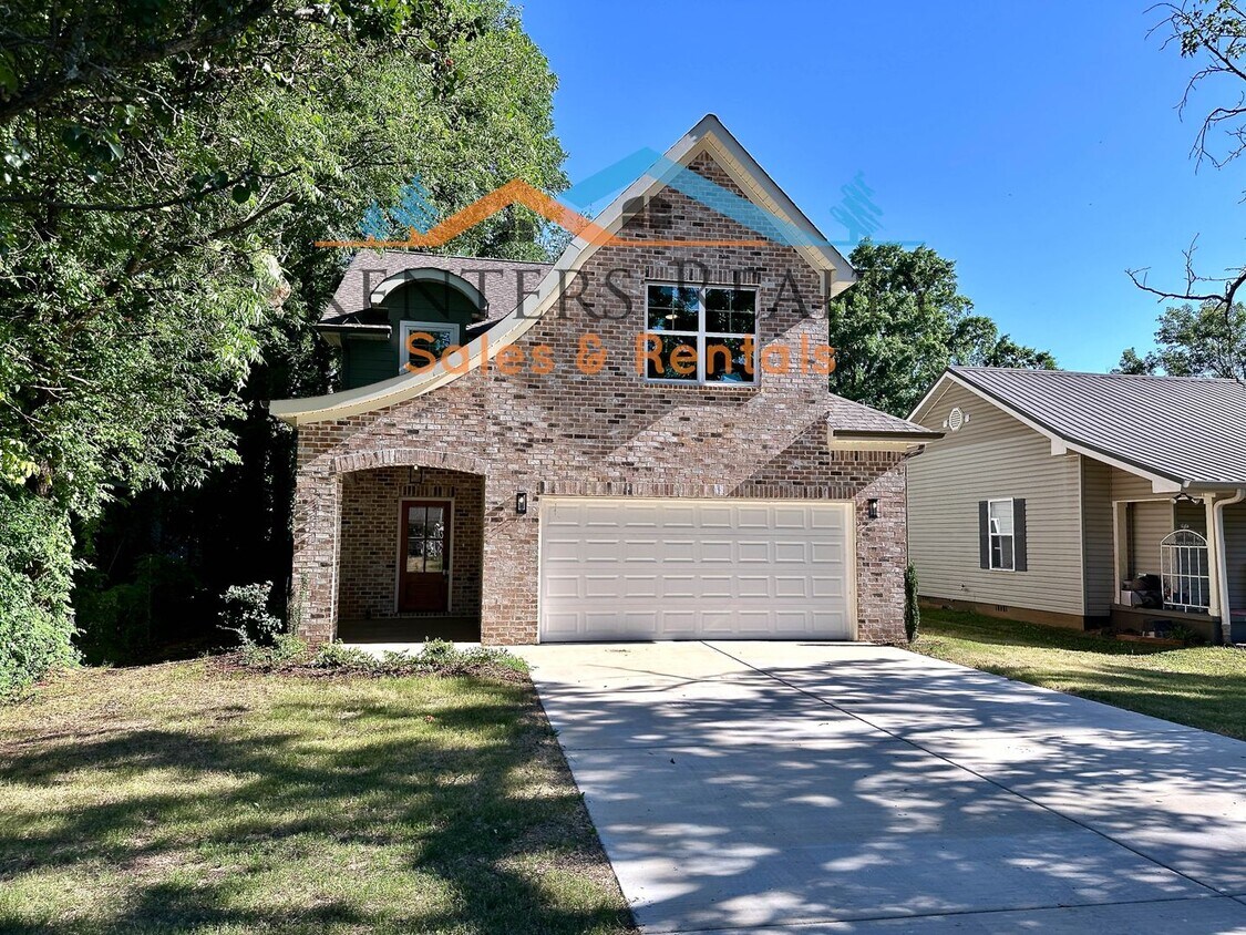 Primary Photo - 3 Bedroom House with Loft in Lowe Mill