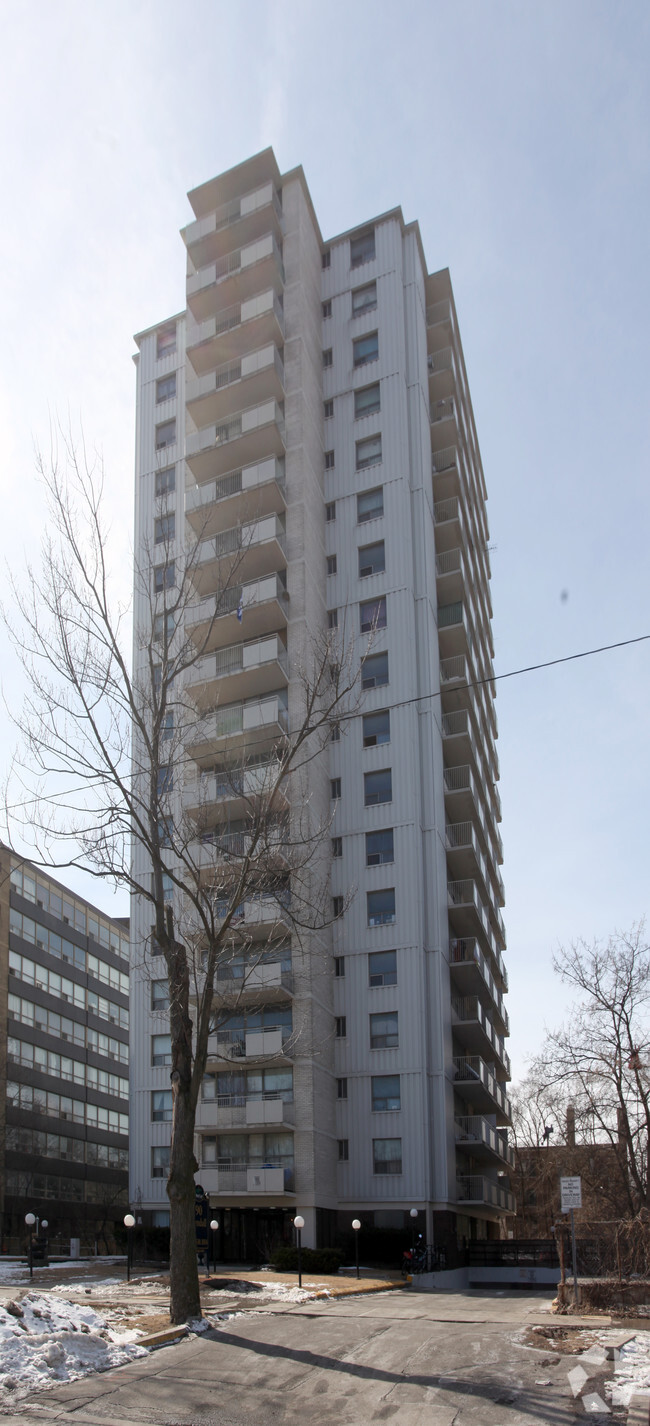Building Photo - Imperial Towers