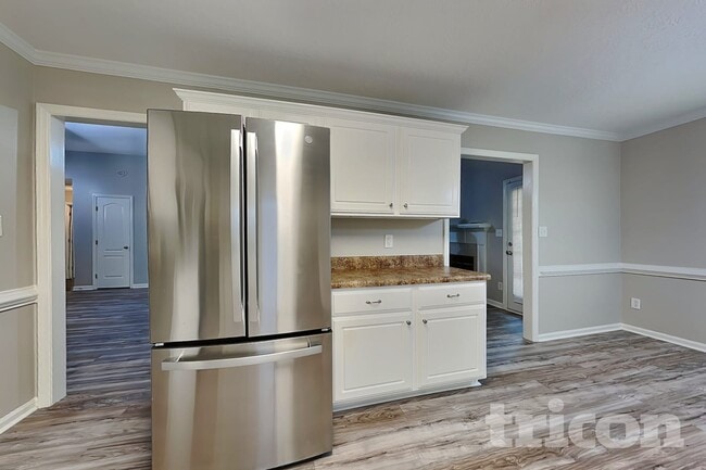 Building Photo - 2124 Sylvan Lake Dr