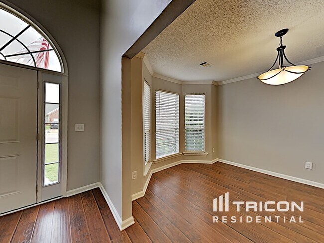 Building Photo - 404 Gresham Dr