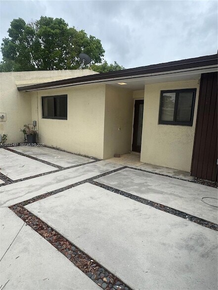 Foto del edificio - 13932 Kendale Lakes Dr