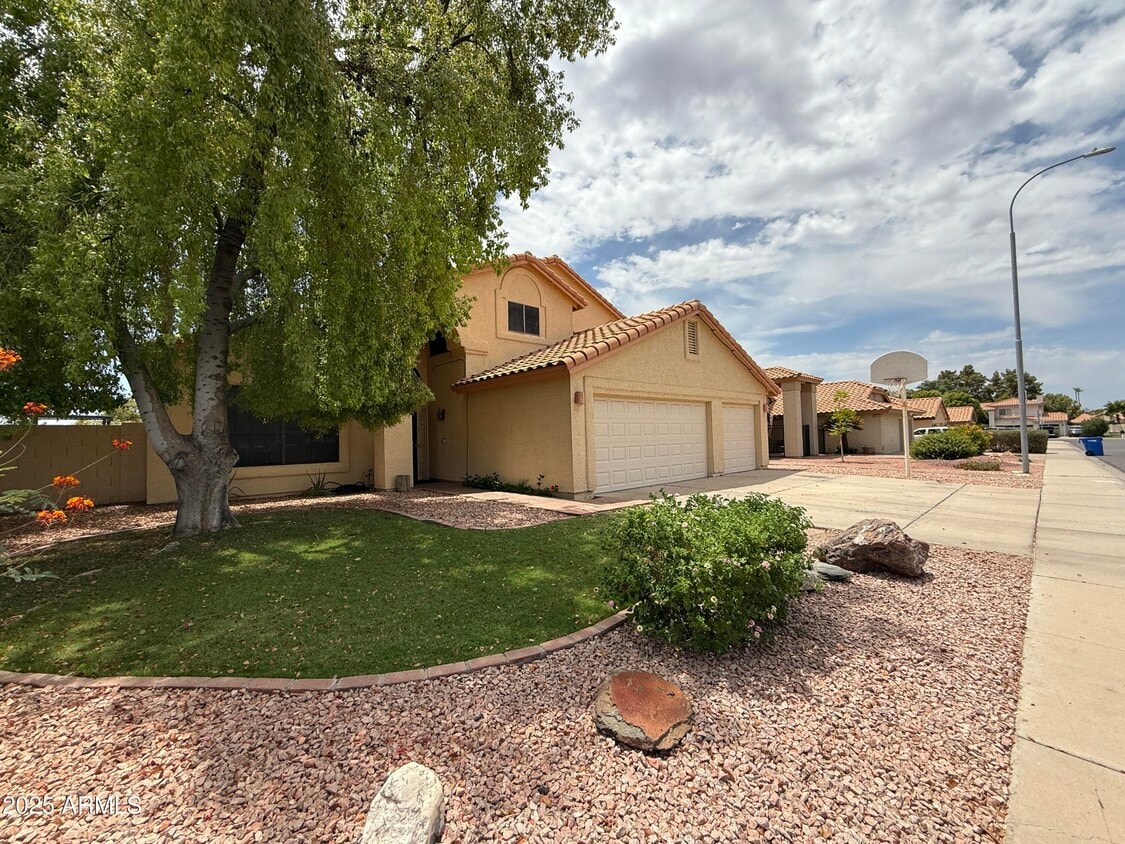 Primary Photo - 3611 N 109th Dr