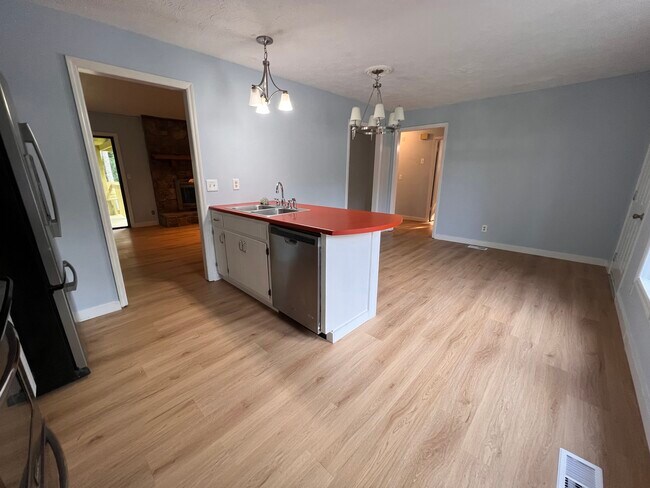 Building Photo - 4812 Bentwood Dr