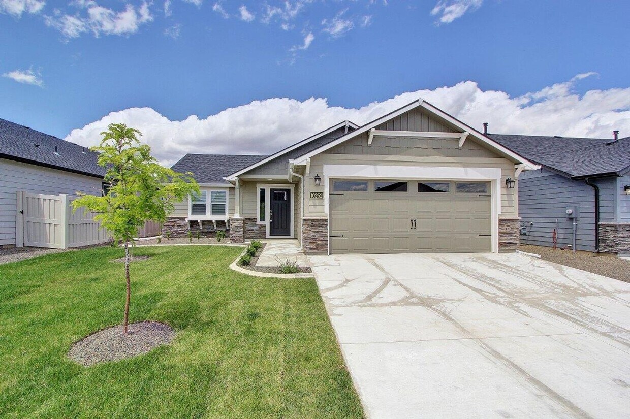 Foto principal - Immaculate Single-Level Home in a Quiet Ne...