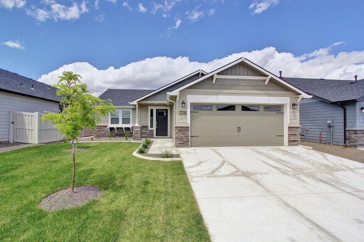 Primary Photo - Immaculate Single-Level Home in a Quiet Ne...