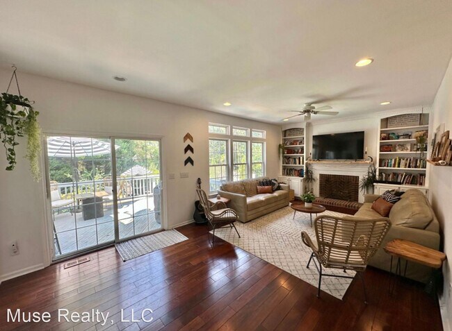 Foto del edificio - 4 br, 2.5 bath House - 103 Bubbling Creek ...