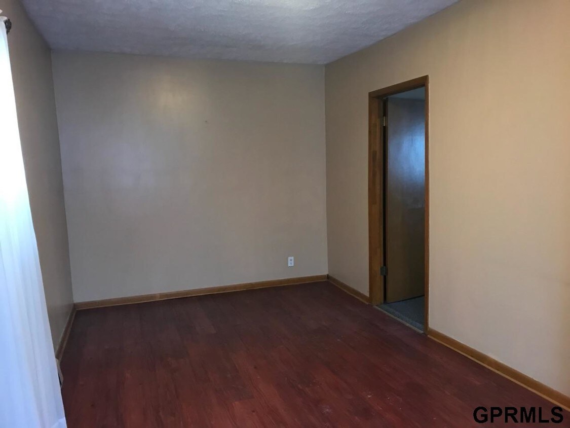Foto del edificio - 128 N 6th St