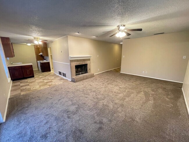 Foto del edificio - COMING SOON!  Family Home in Lawndale