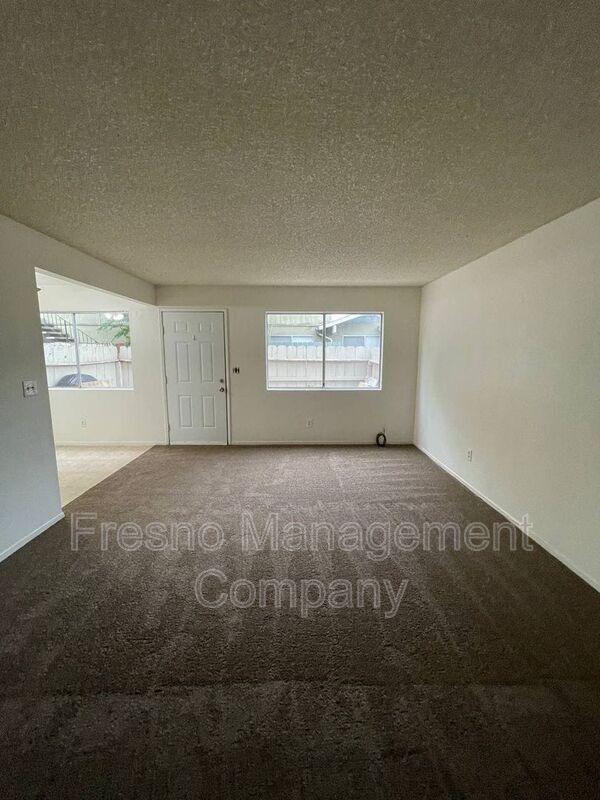 Primary Photo - 655 W Ashlan Ave