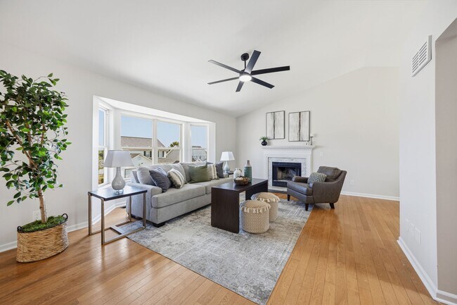 Foto del edificio - 3261 5 Oaks Dr