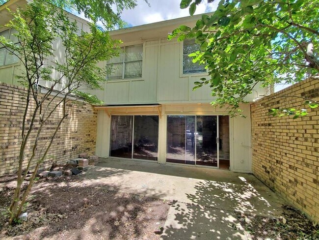 Foto del edificio - Townhome in Richardson ISD!!