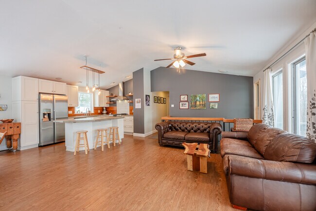 Foto del edificio - 45 Victor Mendon Rd