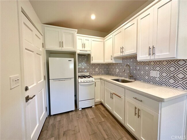 Foto del edificio - 7052 Whitaker Ave