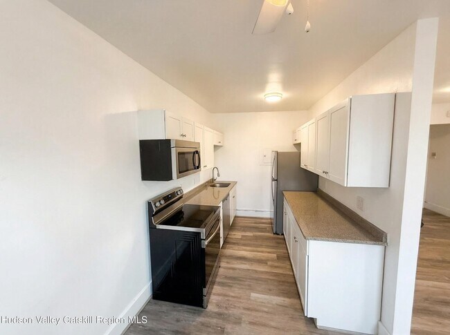 Building Photo - 720 Warren St