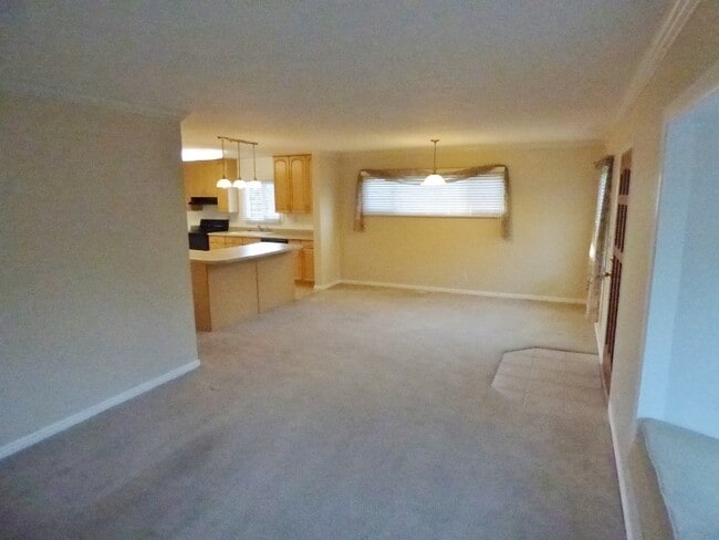 Building Photo - Great 4 Bd 2 Bath Home in Sandy