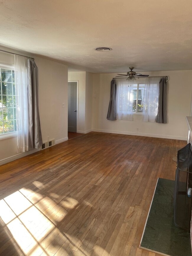 Foto del edificio - Updated 3 Bedroom 1 Bath home of Rent!!