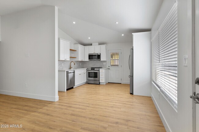 Building Photo - 2044 S Forest Ave