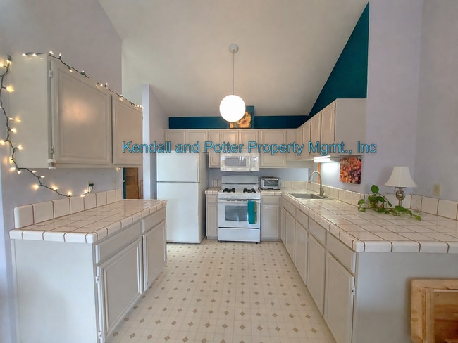 Building Photo - 2485 Cardinal Ln