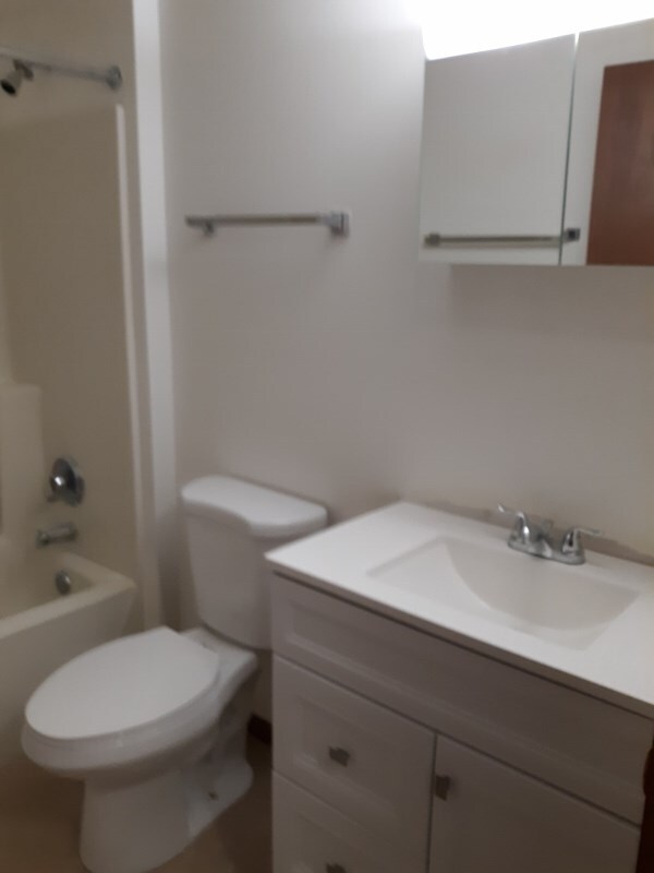 Foto del edificio - Topaz Apartments N62W23404 Silver Spring Dr.