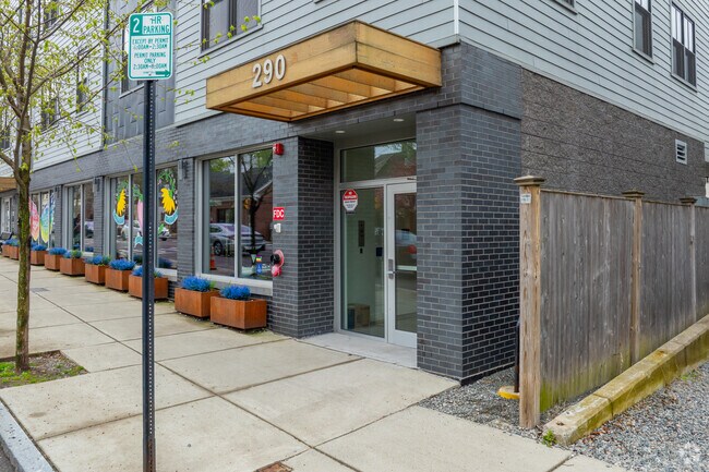 Entrada - 290 Highland Ave