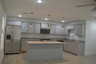 Building Photo - 214 Basswood Dr