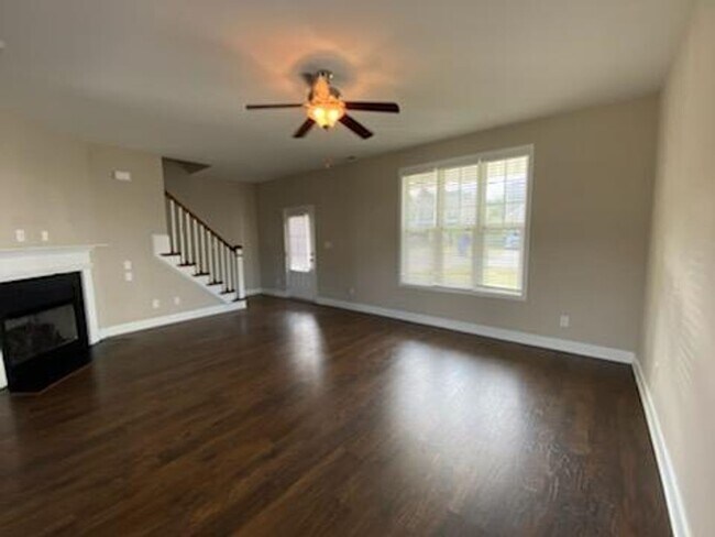Building Photo - Hampstead - 3 Bedroom, 2.5 Bath home - Pop...