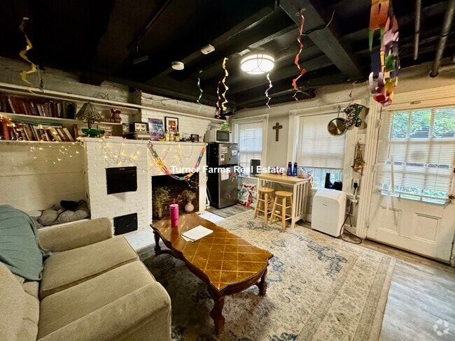 Building Photo - 5 Champney Pl