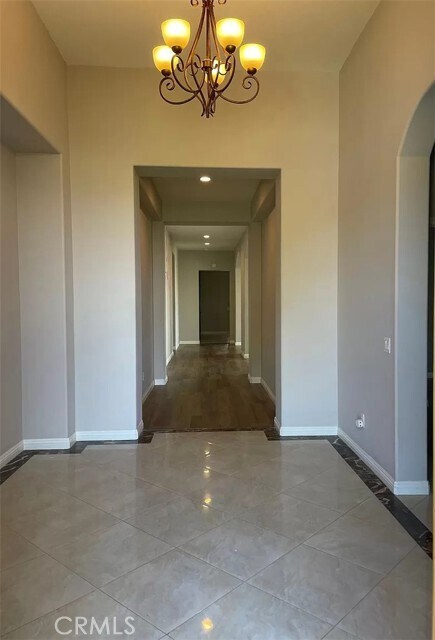 Building Photo - 15693 S Cliff Ct