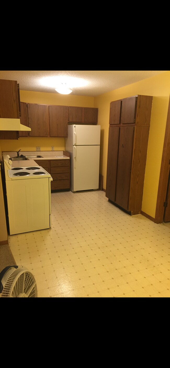 Building Photo - 1506 Pinewood Ln