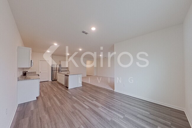 Building Photo - 639 Castillo Dr