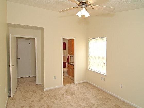 Building Photo - 6880 Clearhurst Dr