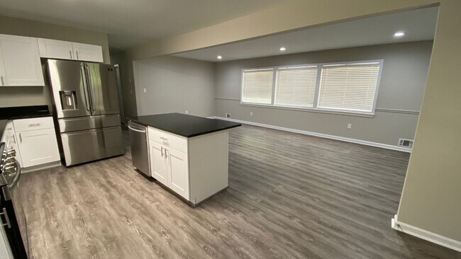Foto del edificio - CHRISTMAS LEASING SPECIAL, 1st FULL MONTH ...