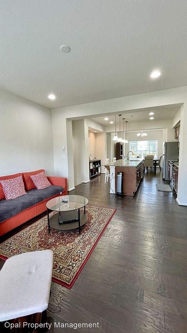 Foto del edificio - 2 br, 2.5 bath House - 13518 44th Avenue S...