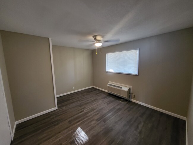 Foto del edificio - 734 N Country Acres Ave