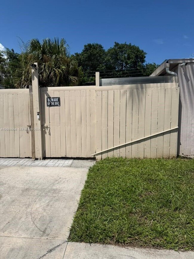 Foto del edificio - 1801 NE 51st Ct