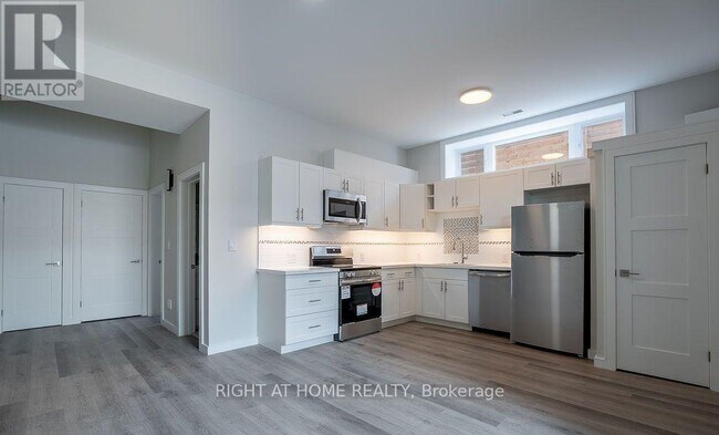 Photo du bâtiment - 3515 St Clair Ave E