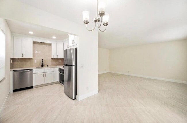 Photo - 401 Monaco Way Apartment
