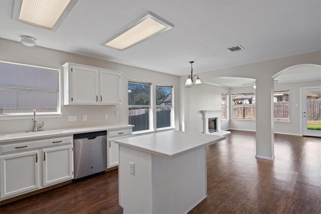 Building Photo - 1502 Sundance Dr