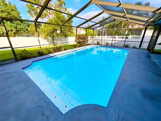 Foto del edificio - 1349 Hillside Dr