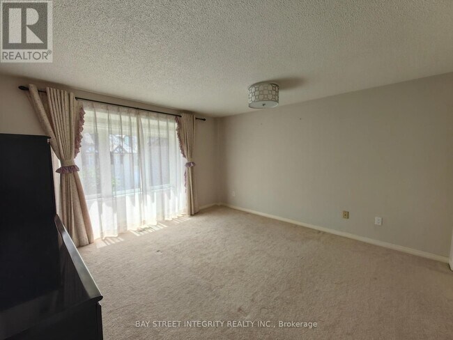 Building Photo - 19 Belsay Ct