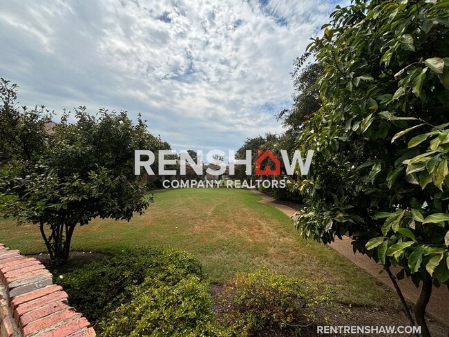 Building Photo - Text the Leasing Team at 901-820-4367 to S...