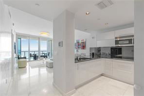 Foto principal - Collins Avenue, Sunny Isles Beach, FL 33160 - 1 BR 1.5 BA condo