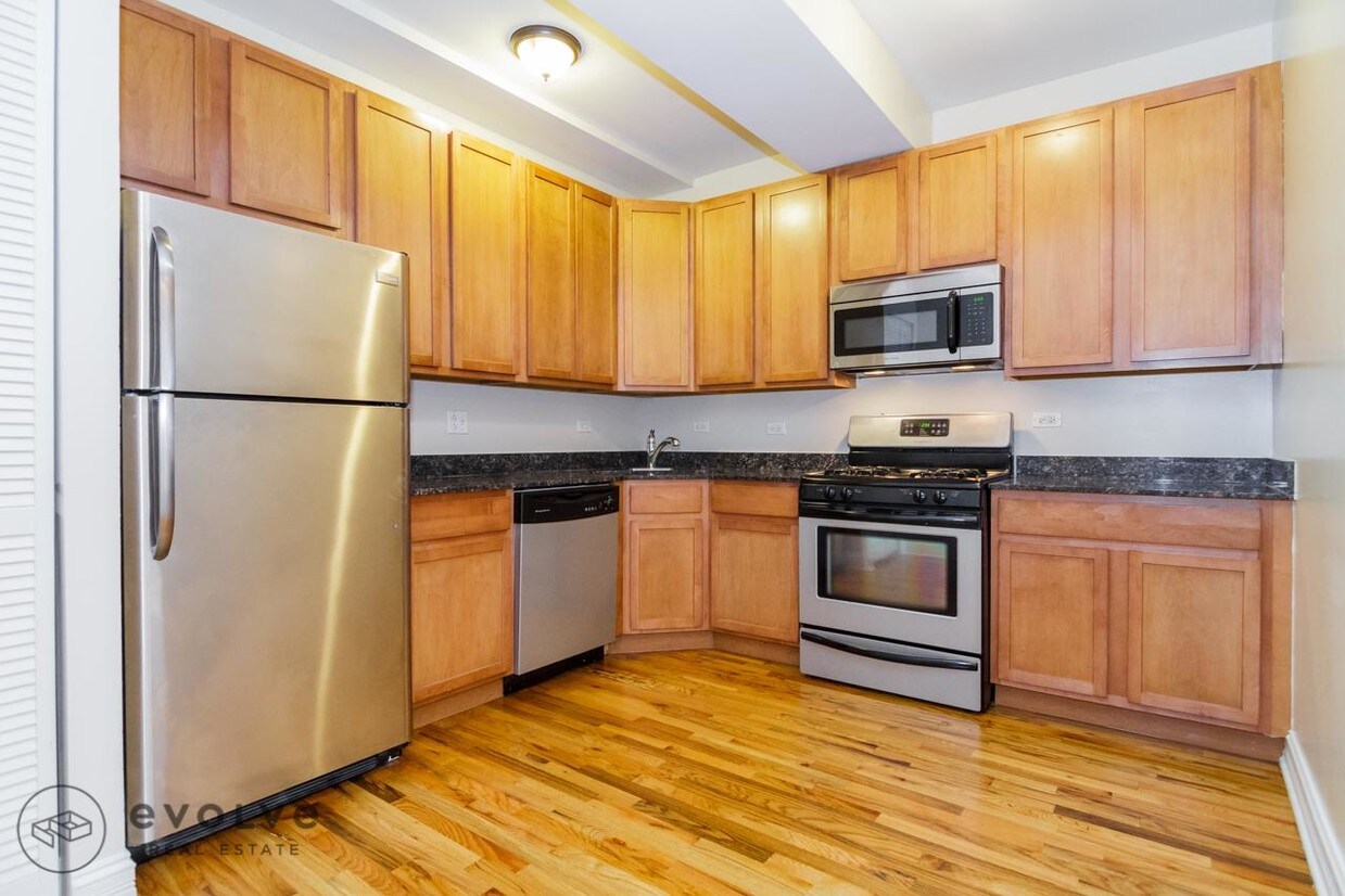 Foto principal - 1200 W Pratt Blvd