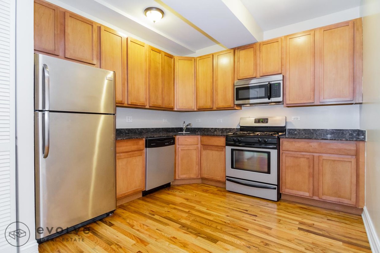 Primary Photo - 1200 W Pratt Blvd